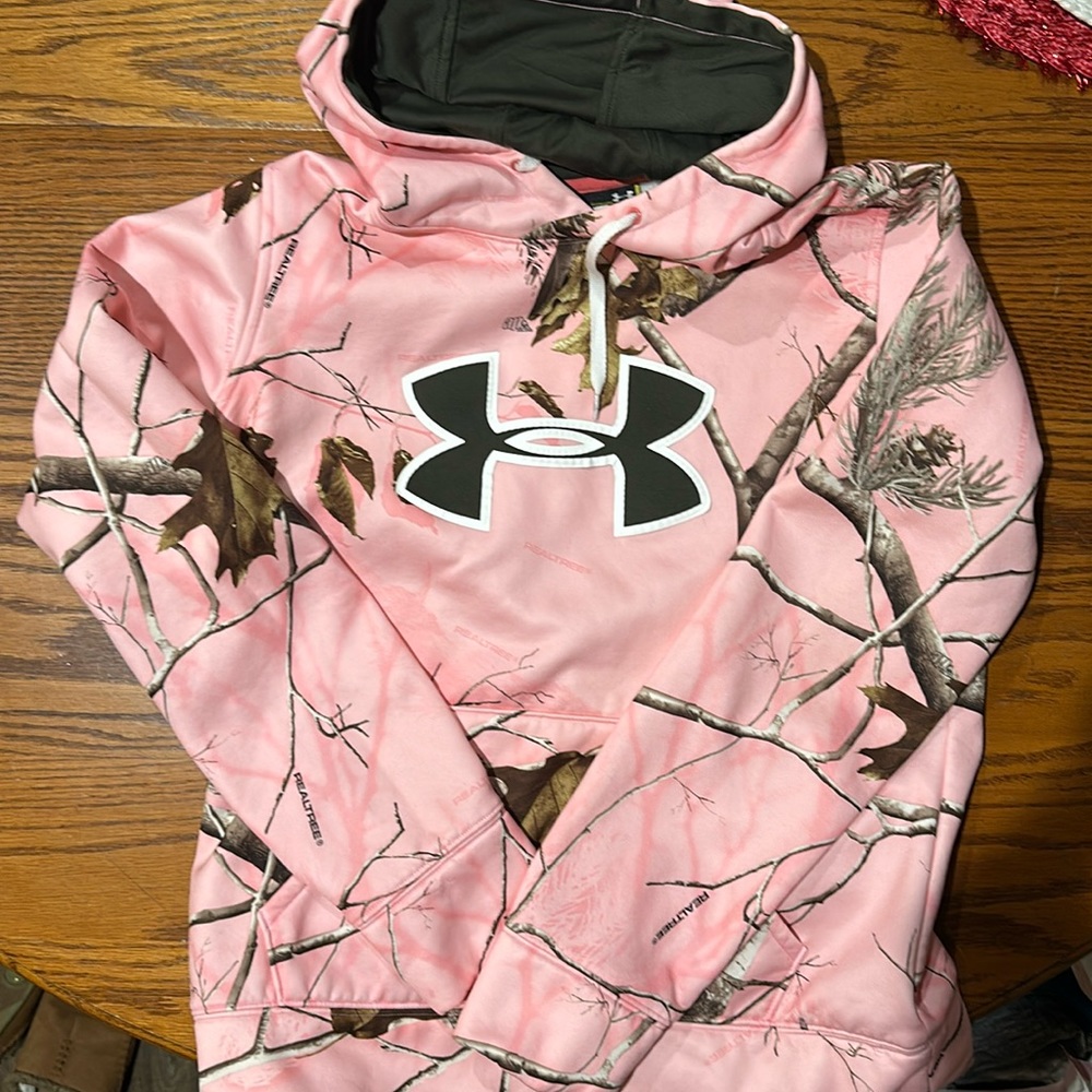 Pink used camo Under Armour hunter green lettering small